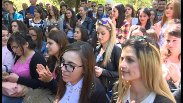 BASHA PREZANTON PROGRAMIN NE CERRIK, PREMTON ULJEN E TAKSAVE DHE VENDE PUNE LAJM