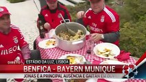 Adeptos do Benfica almoçam à porta do Correio da Manhã