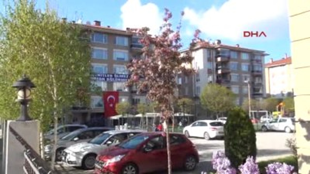 Apartmana 'Şehitler Ölmez Vatan Bölünmez' Yazısı Asıldı