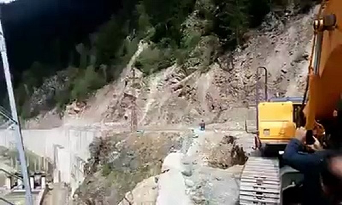 Köknar Yolunda Heyelan