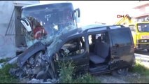 Manisa - Servis Otobüsü Hafif Ticari Araca Çarptı: 1 Ölü, 1 Yaralı