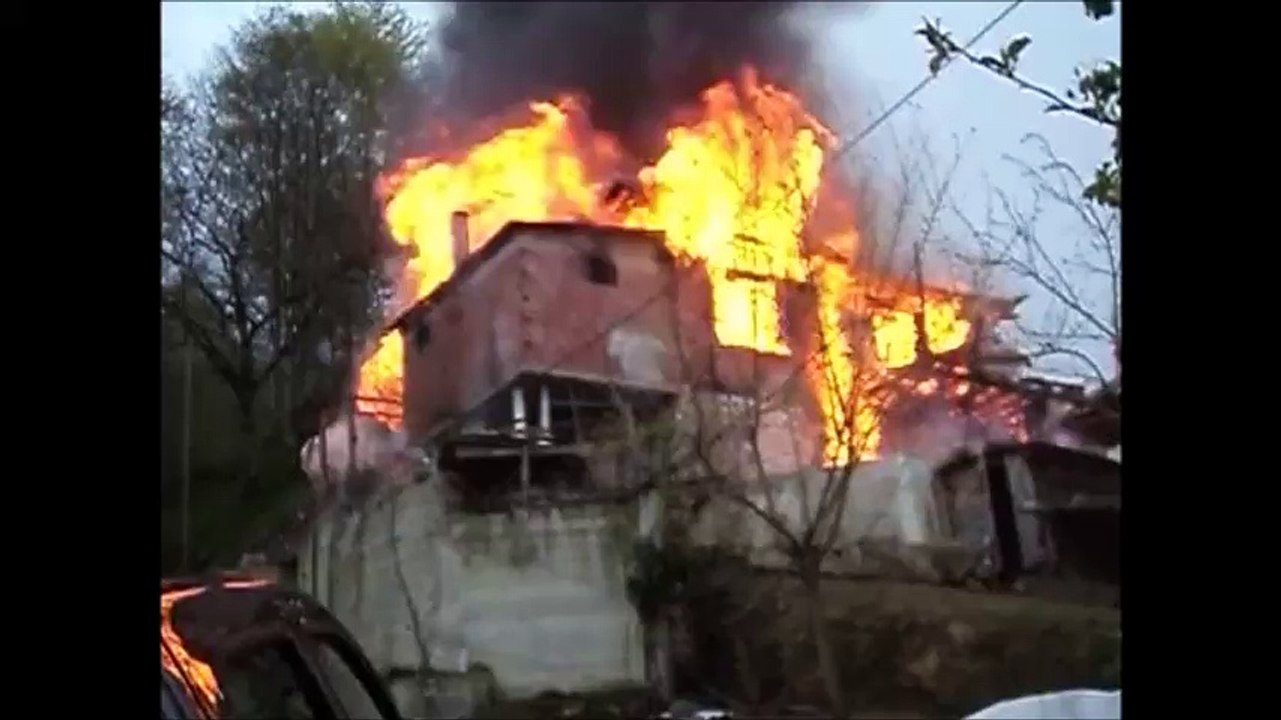 Kabataş'ta Süleyman Altay'ın evi yandı