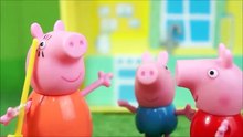 PIG GEORGE DA FAMÍLIA PEPPA PIG COM MEDO DE PEGAR CATAPORA DA PEPPA! EM PORTUGUES KIDSTOYS
