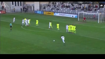 Un coup franc bien enroulé en Slovénie