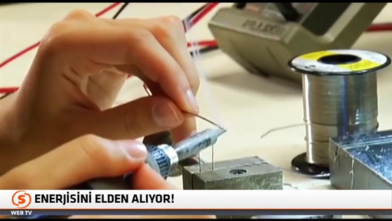 Lise öğrencisi, enerjisini elden alan fener icad etti
