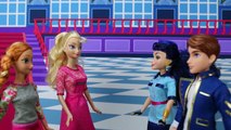 Hans is Arrested by Disney Descendants After Anna and Elsa Catch Hans Stealing. DisneyToysFan