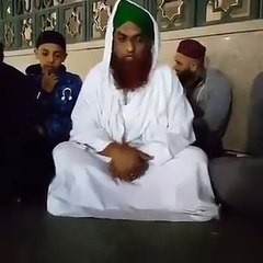 See What Happened With Madni Boys When They Saw Police During Reciting Naat In Madina