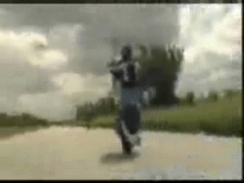 Humor - manobras radicais de moto