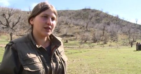 'Kırmızı Fularlı Kız' PKK'yı Karıştırdı! Kadın Teröristler Ayaklandı