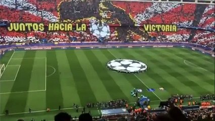 El espectacular tifo del Atlético de Madrid ante el FC Barcelona - Champions League