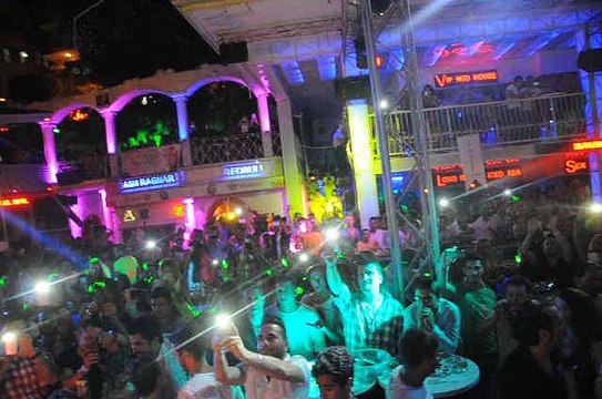 İrem Derici - Zorun Ne Sevgilim (Bistro Belman - Alanya)