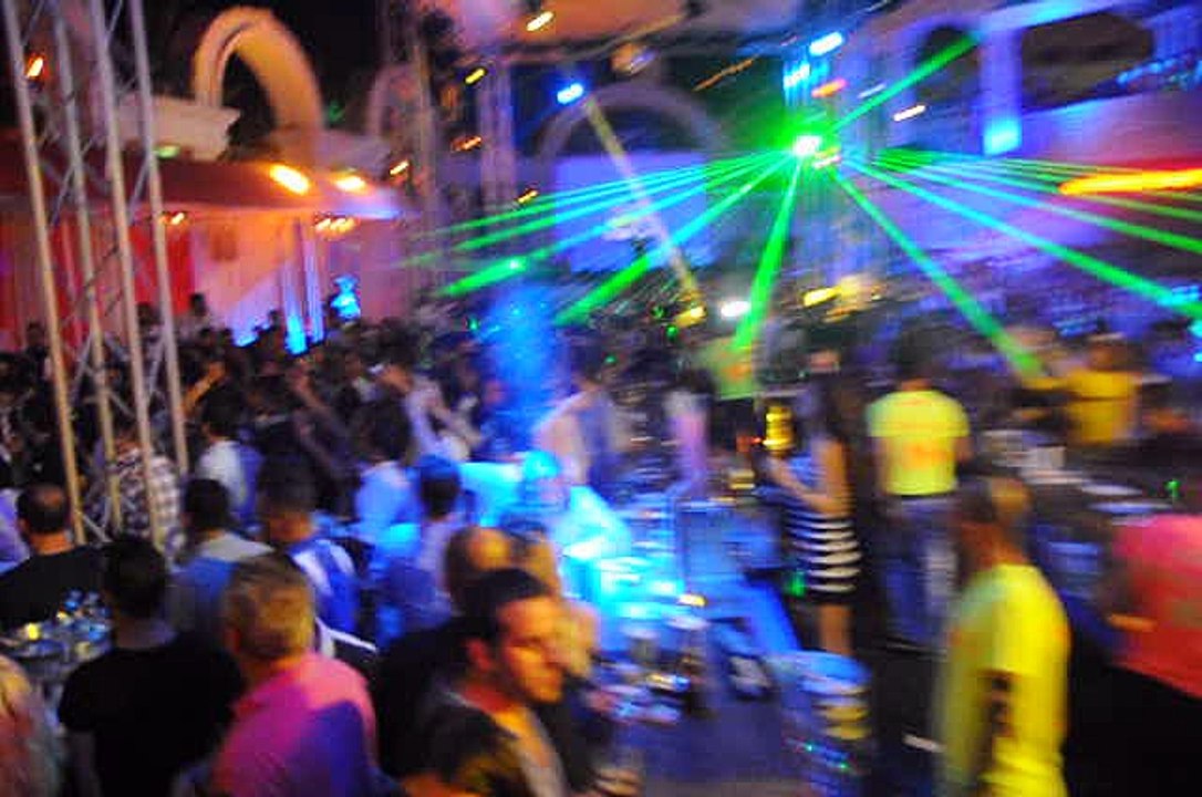 İrem Derici - Yakar Geçerim (Bistro Belman - Alanya)