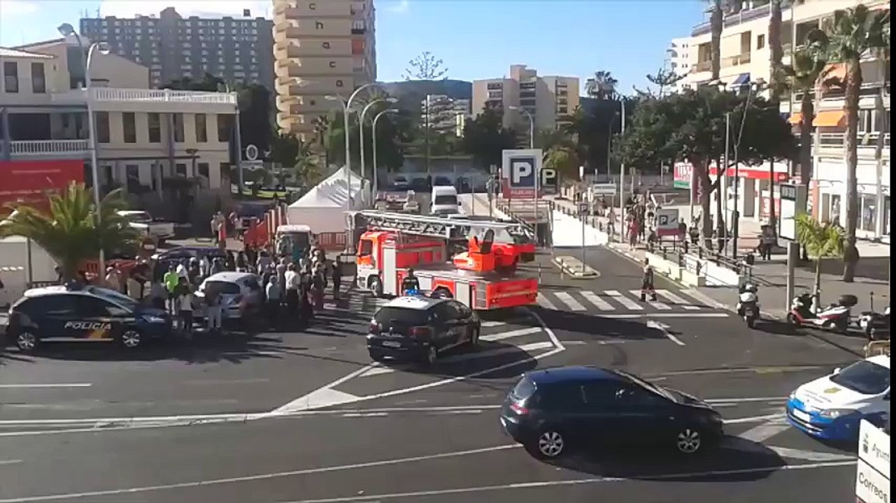 Se derrumba edificio de cuatro plantas en Los Cristianos (Tenerife)