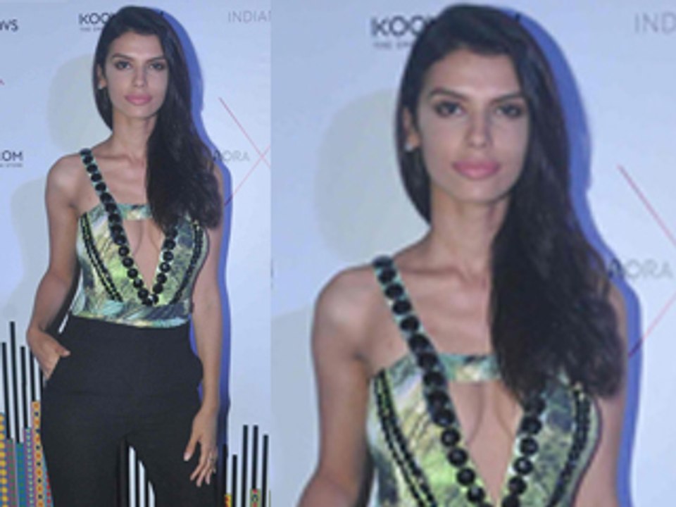 Sherlyn Chopra Assets Exposed | Bollywood Celebs