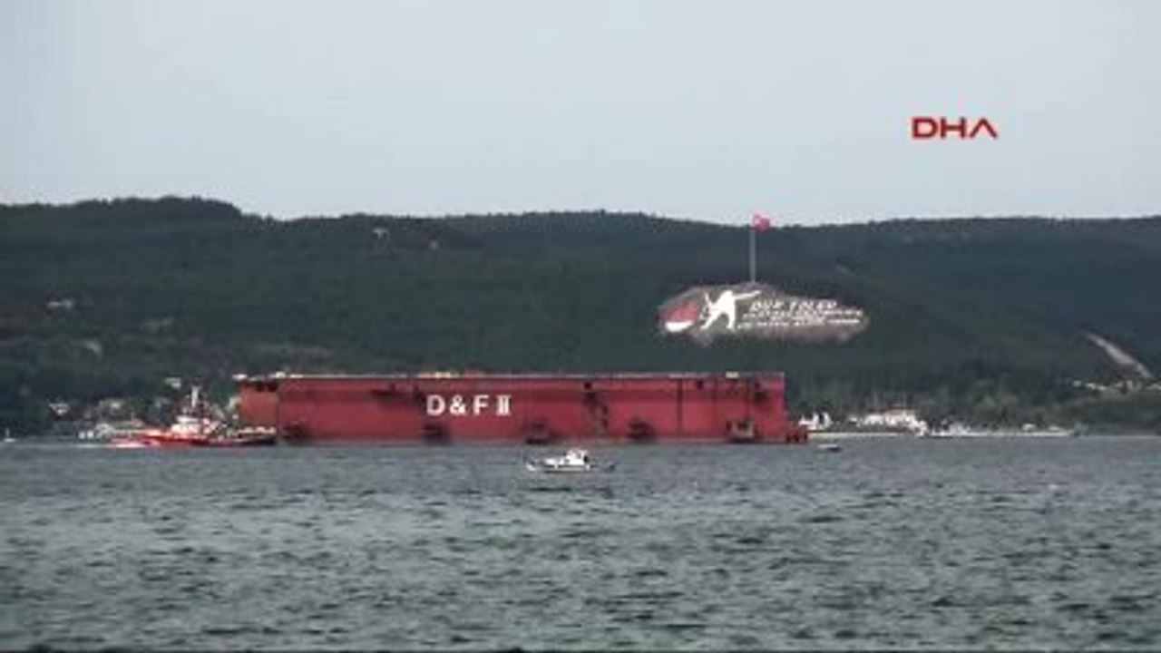Çanakkale Yüzer Havuz Çanakkale Boğazı'ndan Geçti