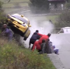 Batida enorme durante um rali