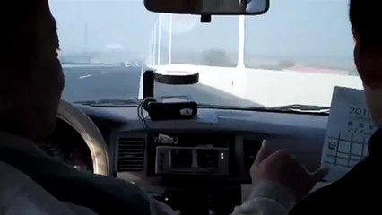 Un chauffeur de Taxi Chinois taré !