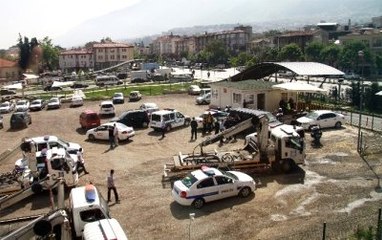 Polis Tarafından Aracı Çekilen Şahıs Emniyeti Ayağa Kaldırdı