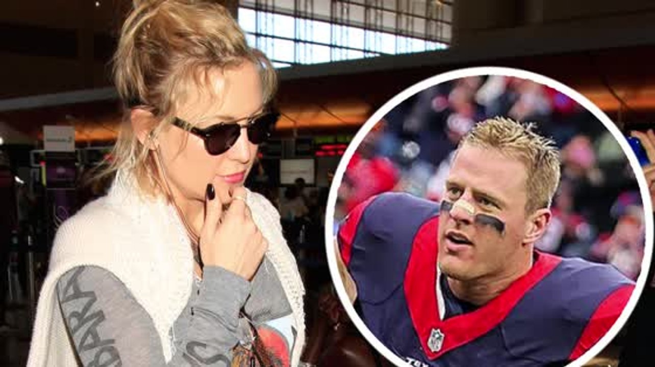 Kate Hudson lächelt, als man sie bezüglich JJ Watt befragt