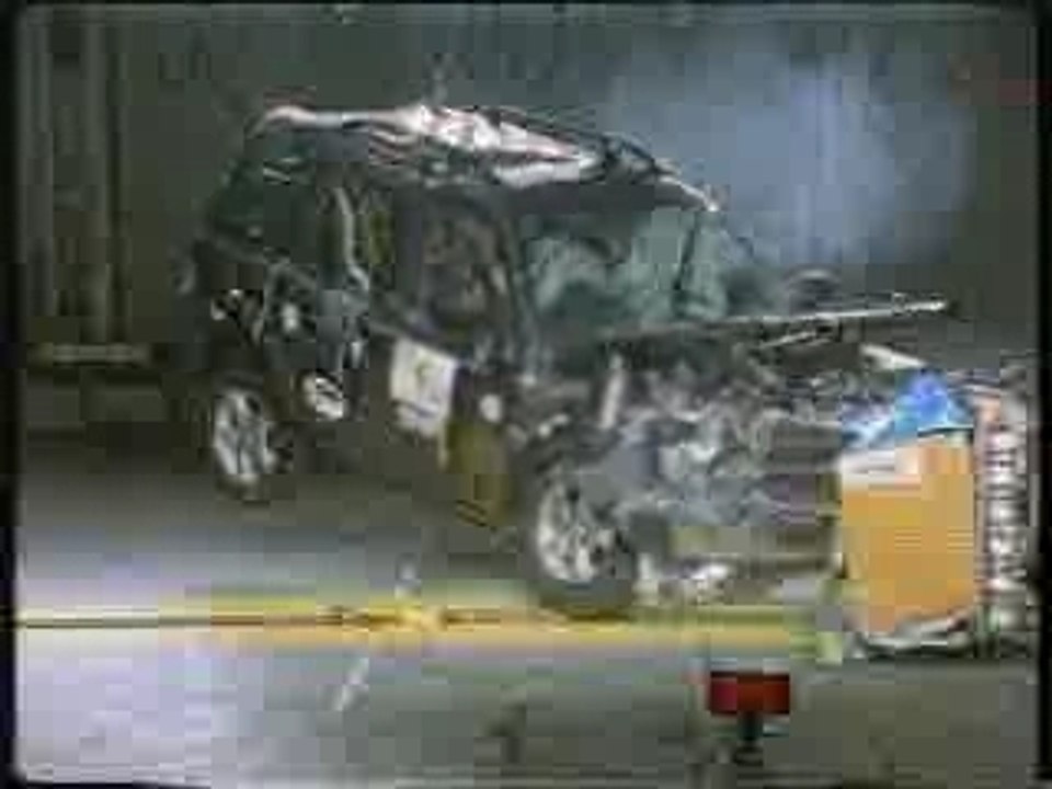 Crash test land rover freelander td4 euroncap (2003)