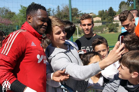 OM stages : séance de dédicaces après l'entraînement