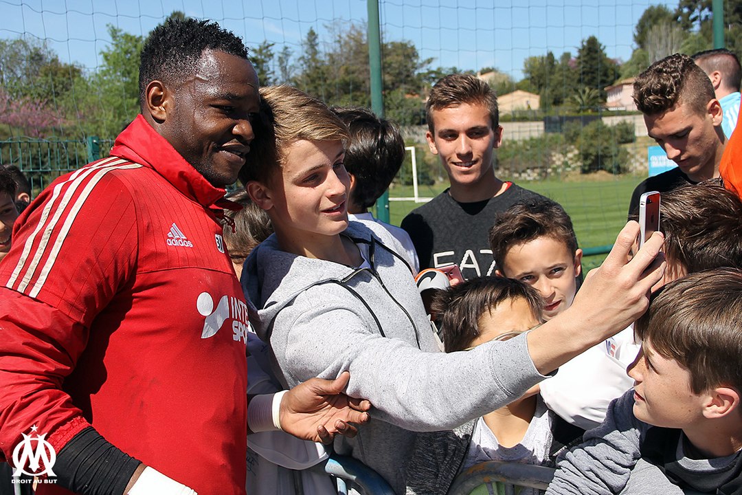 OM stages : séance de dédicaces après l'entraînement