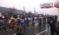 Tour du Loir-et-Cher 2016 - Etape 2 : Le passage du peloton sur la ligne