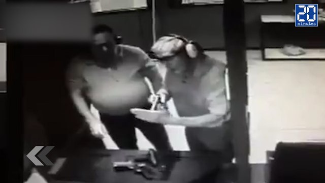 Il se tire dans la main avec un pistolet ! - Le rewind du jeudi 14 avril 2016.