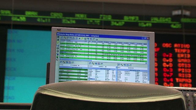 Dólar sobe e Bolsa cai após AGU tentar barrar impeachment