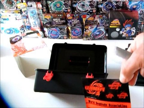 Déballage caisse de rangement pour toupies Beyblade Bey Carrier Hard Type BB-52 unboxing