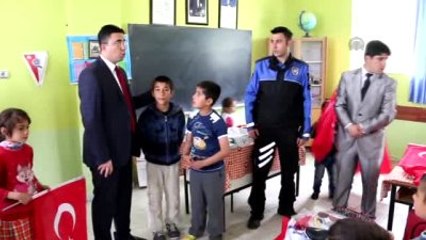 Köydeki Öğrencilerin Yardımına Polis Adayları Koştu