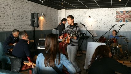 Un cours à la Rock School