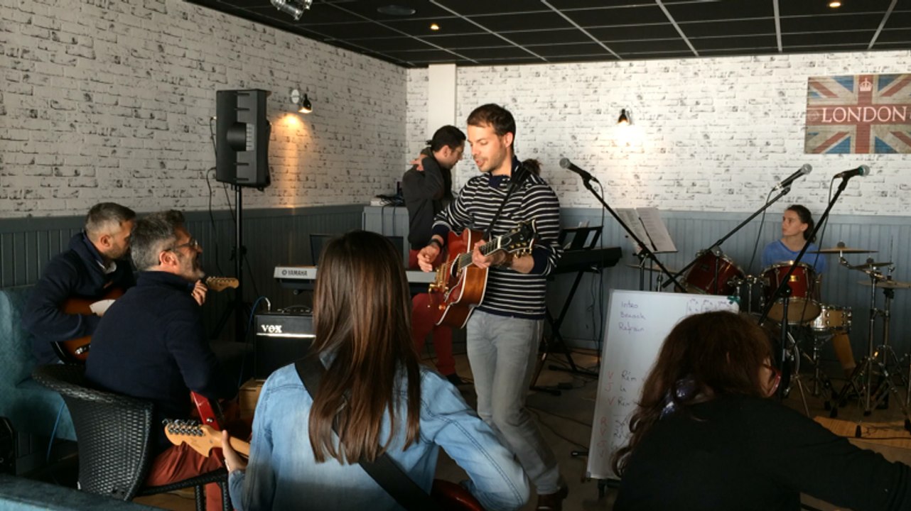 Un cours à la Rock School