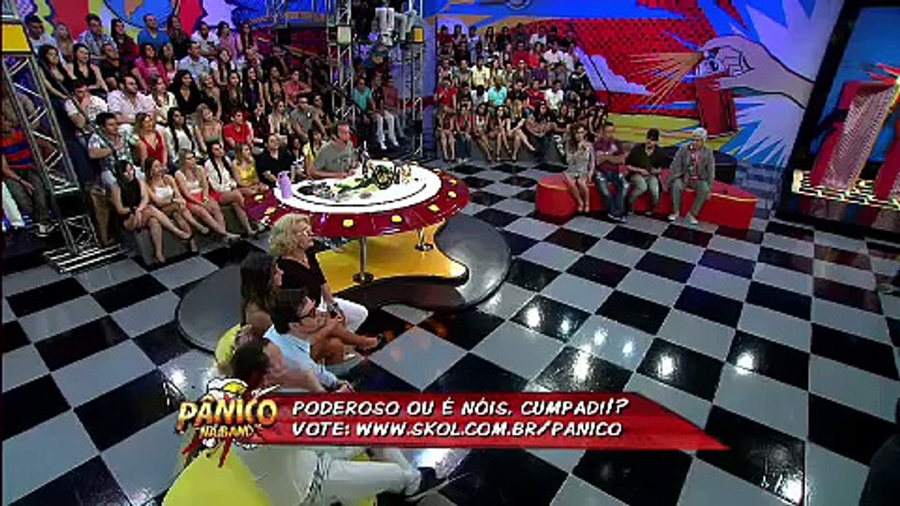 Pânico na Band 20/10/13 - Ana Paula Leme e Inconveniente na Praia de Nudismo, Itambaba