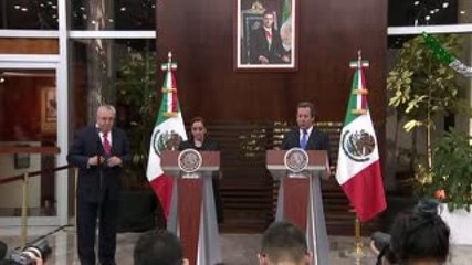 Ruiz Massieu viaja a Egipto con familiares de víctimas