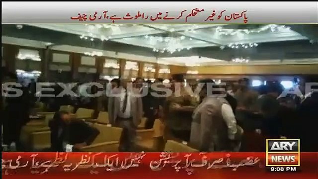 Look at the Reaction of Qamar Zaman Kaira on General Raheel