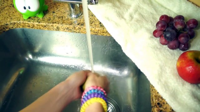 Eğitici çocuk filmi - Om-Nom ve meyveler