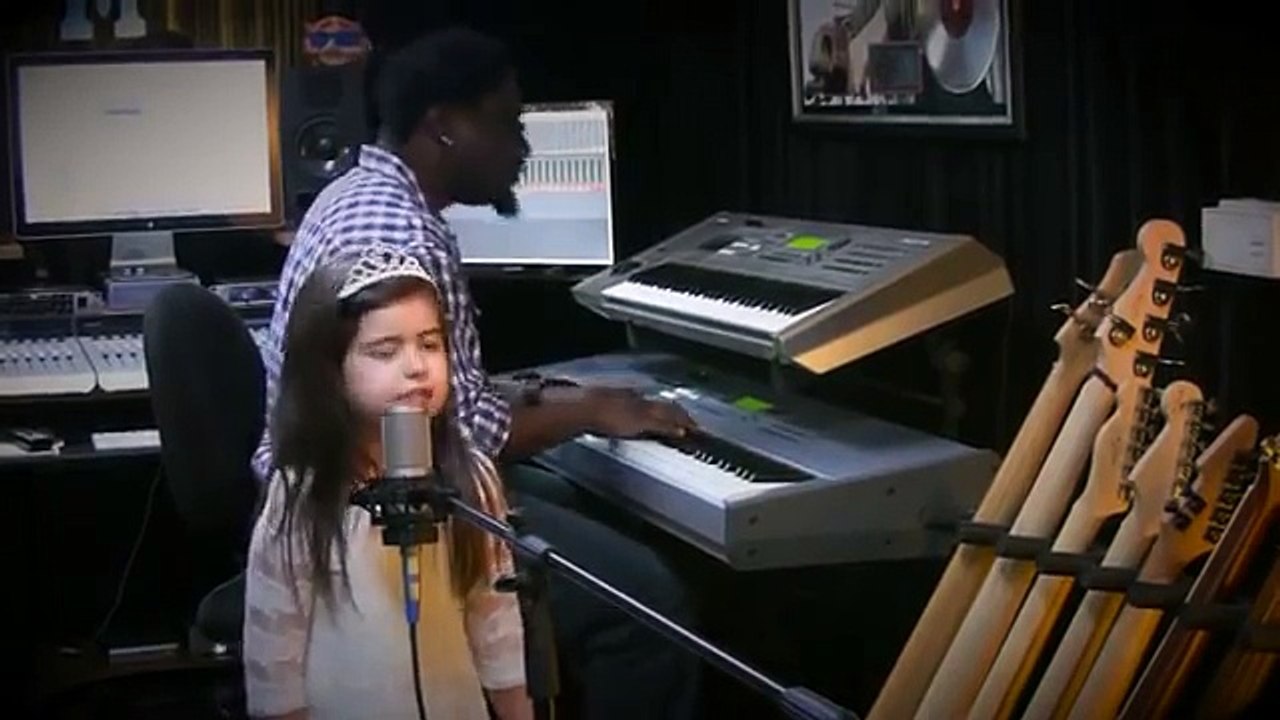 Sophia Grace sings Moment 4 Life by Nicki Minaj | Sophia Grace