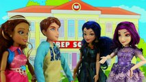 Descendants Mal and Evie Turn Good & Ben is Mals Boyfriend with Frozen Anna & Elsa. DisneyToysFan.