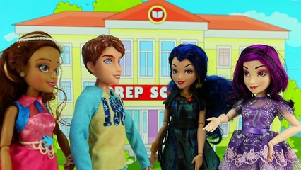 Download Video: Descendants Mal and Evie Turn Good & Ben is Mals Boyfriend with Frozen Anna & Elsa. DisneyToysFan.