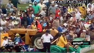 Imran Khan Cricket Video - Smashing Hits And Wickets