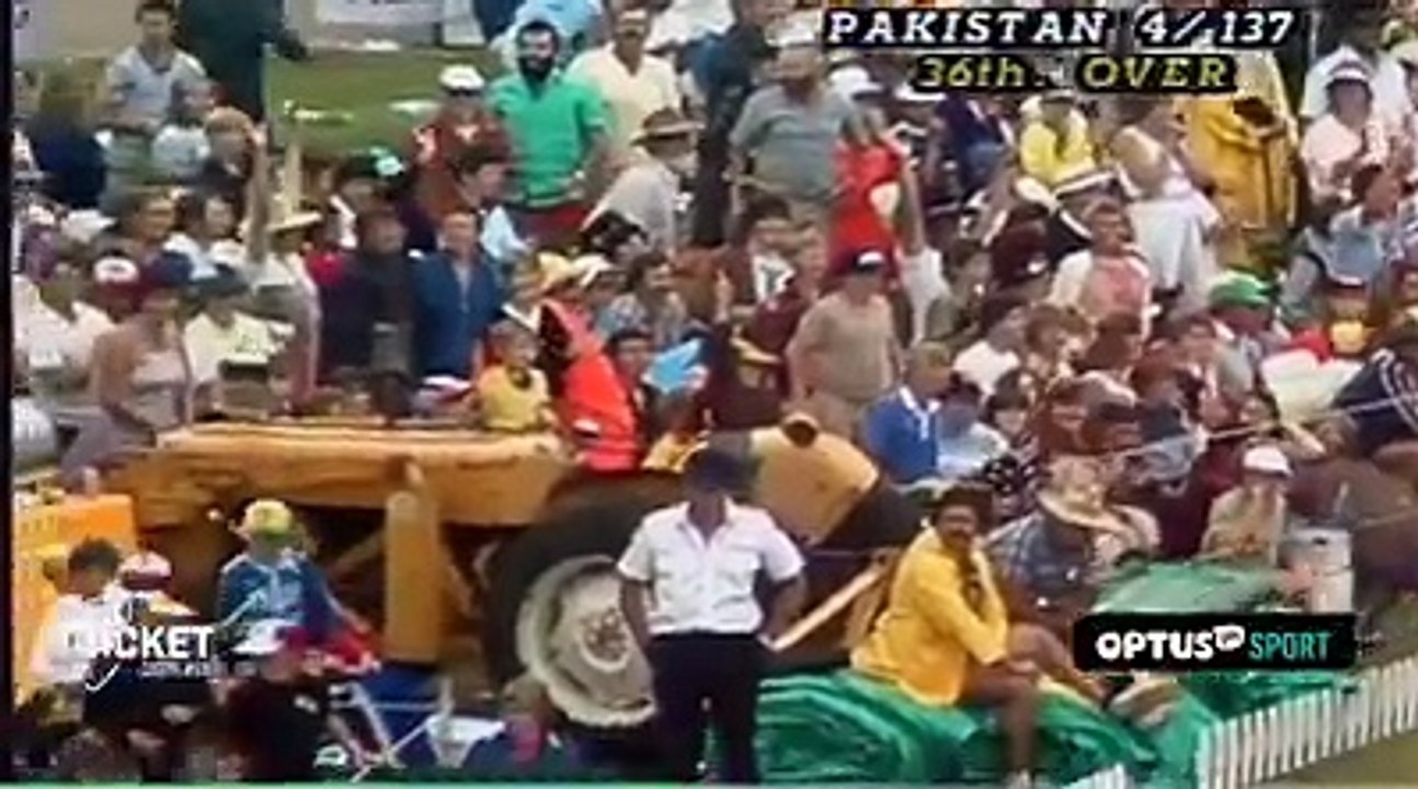 Imran Khan Cricket Video - Smashing Hits And Wickets