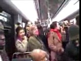 Concert sauvage des Naturally dans le métro