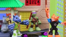 Ninja Turtles Mega Bloks Donnie Half Shell Heroes Fights Tigerclaw and Rocksteady