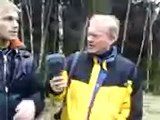 blir intervjuade av sveriges radio ute i skogen