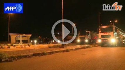 Penduduk marah sekat trak bawa minyak