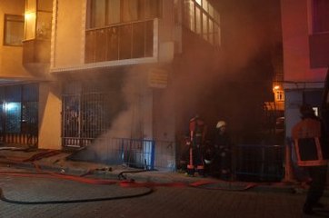 Bahçelievler'de Kağıt Deposu Alev Alev Yandı