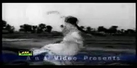 tenu samne bitha ke sharmanaeho mera jee kar da neelo in film dil da jani