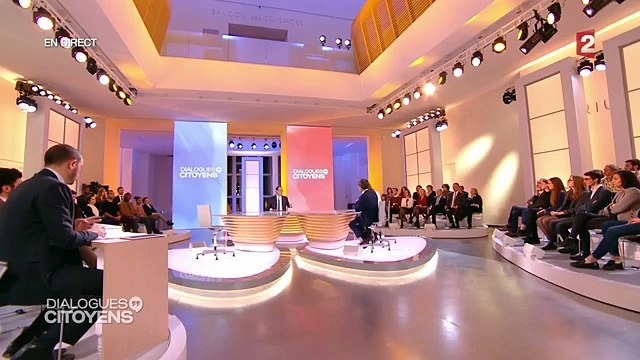 Réplique de Léa Salamé à François Hollande : C'est une plaisanterie ?