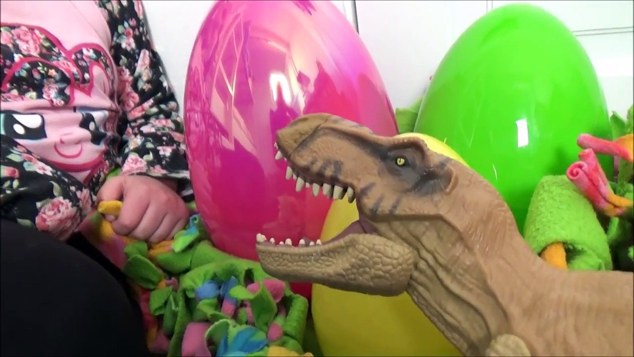 Surprise Eggs Baby Chicks "Annabelle Victoria Rex Toy Freaks Egg Style"